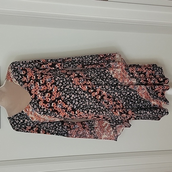 Westport 1962 Size M, Black w/ Floral Bell Sleeve Shift Dress, Boho, EUC - Picture 1 of 12